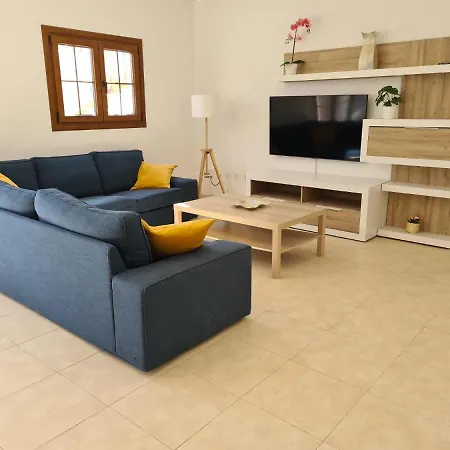 Willa Luxury 4-bedroom With Heated Pool + Sea View Playa Blanca (Lanzarote)