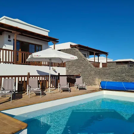 Willa Luxury 4-bedroom With Heated Pool + Sea View