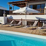 Luxury 4-bedroom With Heated Pool + Sea View * بلايا بلانكا
