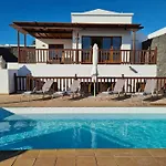 Luxury 4-bedroom With Heated Pool + Sea View فيلة بلايا بلانكا