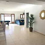 Luxury 4-bedroom With Heated Pool + Sea View فيلة