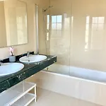 فيلة Luxury 4-bedroom With Heated Pool + Sea View بلايا بلانكا