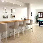 Luxury 4-bedroom With Heated Pool + Sea View بلايا بلانكا