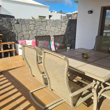 Villa Luxury 4-bedroom With Heated Pool + Sea View