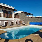 Luxury 4-bedroom With Heated Pool + Sea View Playa Blanca (Lanzarote)