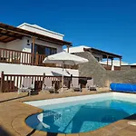 Luxury 4-bedroom With Heated Pool + Sea View Villa Playa Blanca (Lanzarote)
