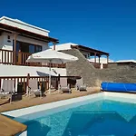 Villa Luxury 4-bedroom With Heated Pool + Sea View