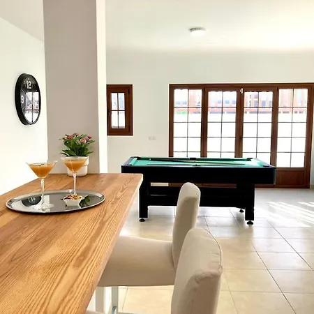 Βίλα Luxury 4-bedroom With Heated Pool + Sea View *