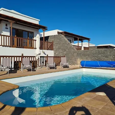 Luxury 4-bedroom With Heated Pool + Sea View Πλάγια Μπλάνκα