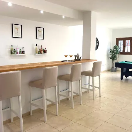 Luxury 4-bedroom With Heated Pool + Sea View Playa Blanca