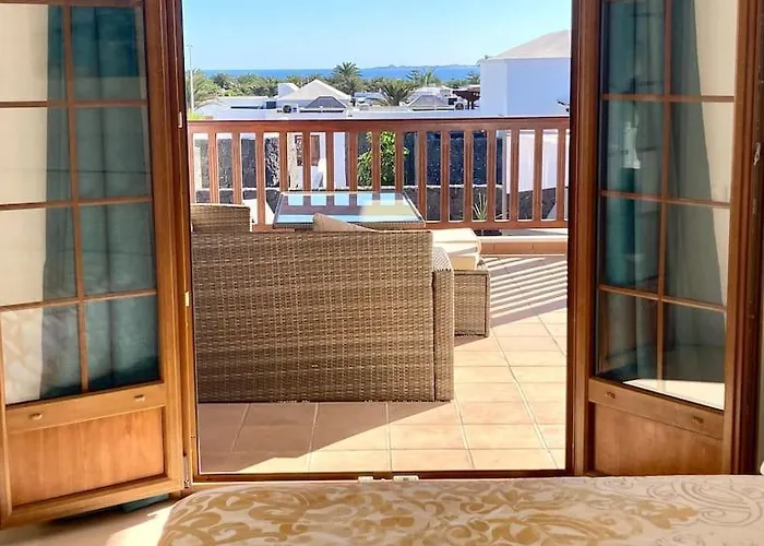 Luxury 4-bedroom With Heated Pool + Sea View