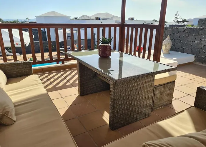 Luxury 4-bedroom With Heated Pool + Sea View