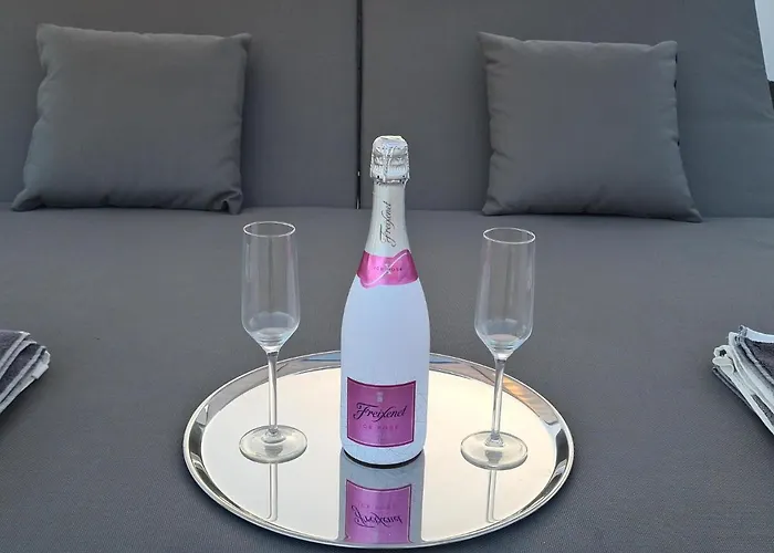 Luxury 4-bedroom With Heated Pool + Sea View Villa *