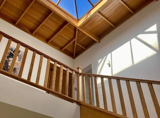 Luxury 4-bedroom With Heated Pool + Sea View